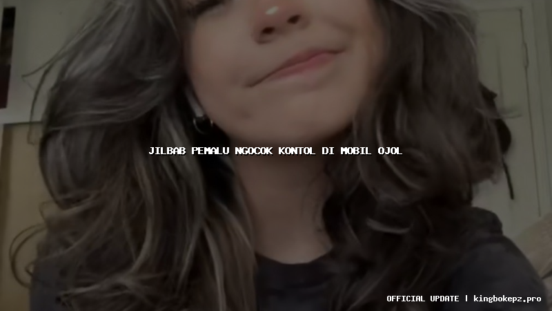 jilbab pemalu ngocok kontol di mobil ojol