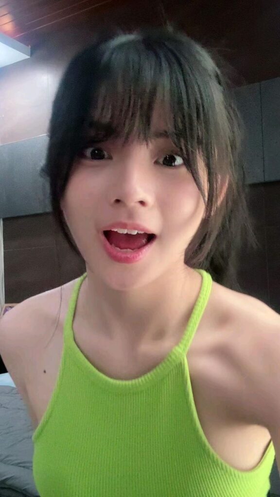 Sampul Indo Laura Kebaya Merah